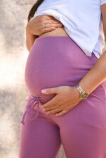 Margot mama pamucna trenerka za trudnice "Iris". ekstra elastičan deo za stomak, bez lastiša i stezanja stomaka, prirodni materijal, pamuk sa elastinom, garderoba za trudnice